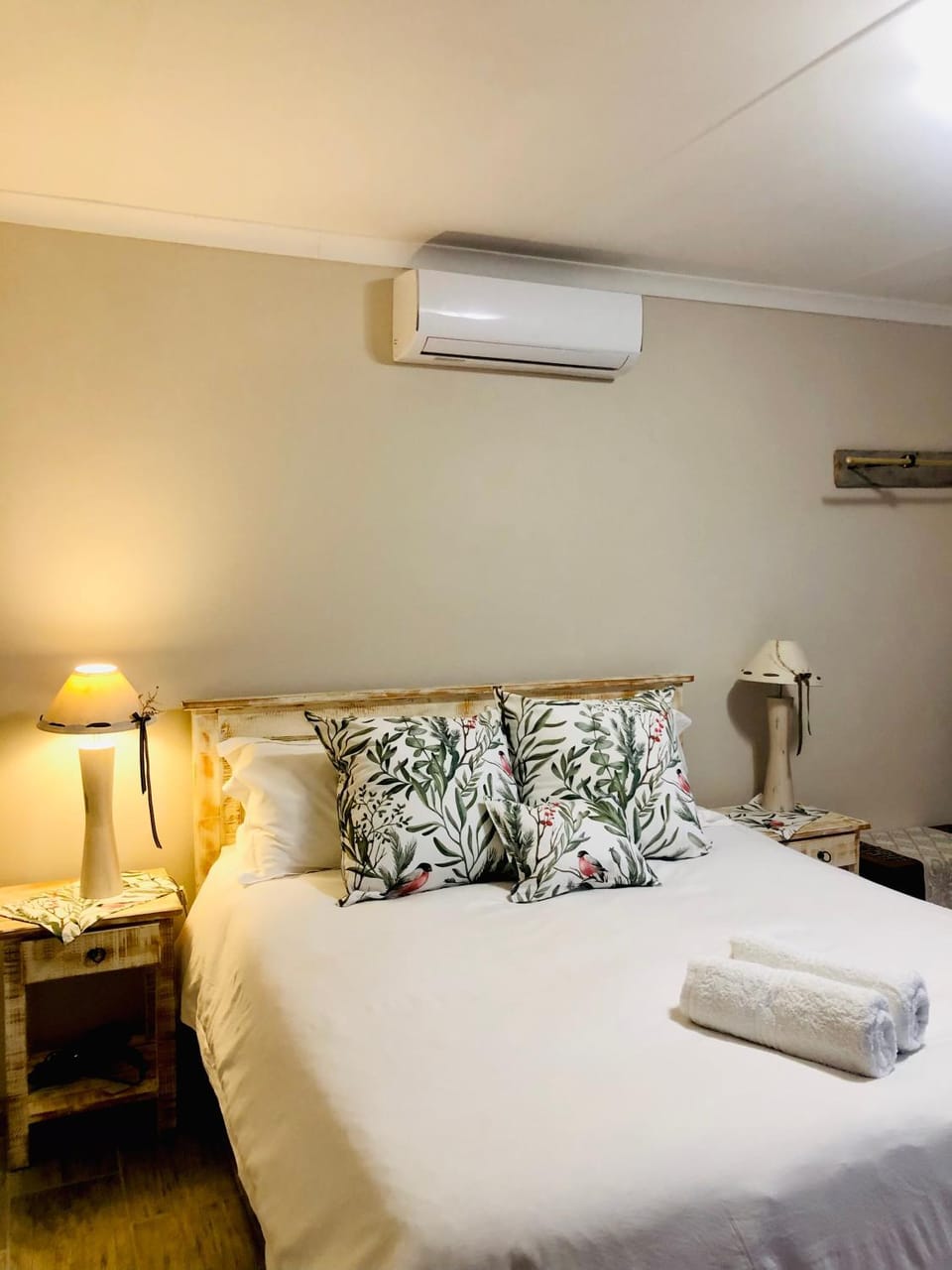 Bed, Bedroom, air conditioner