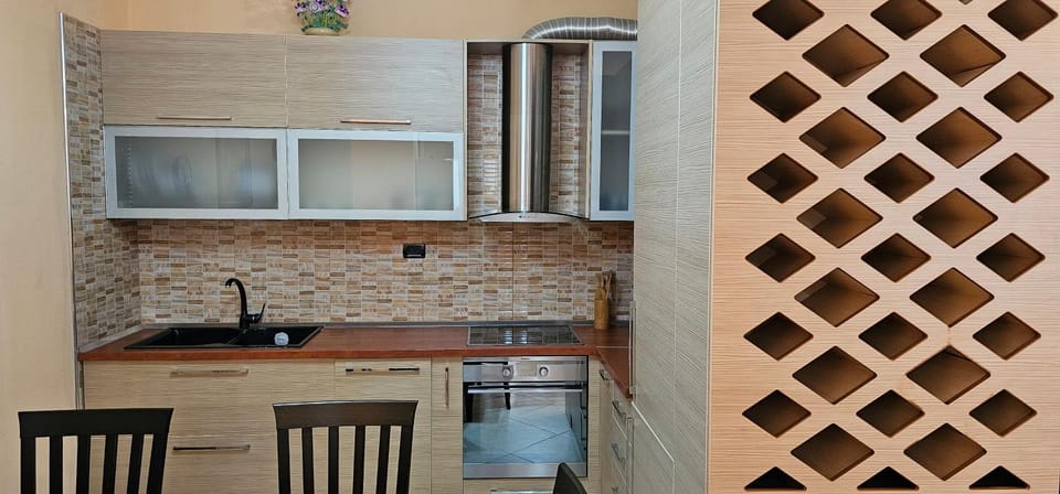 Kitchen or kitchenette, kitchen, kitchen