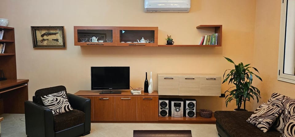 Library, Library, Living room