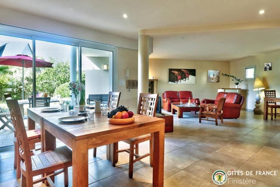 Patio, TV and multimedia, Living room, Dining area