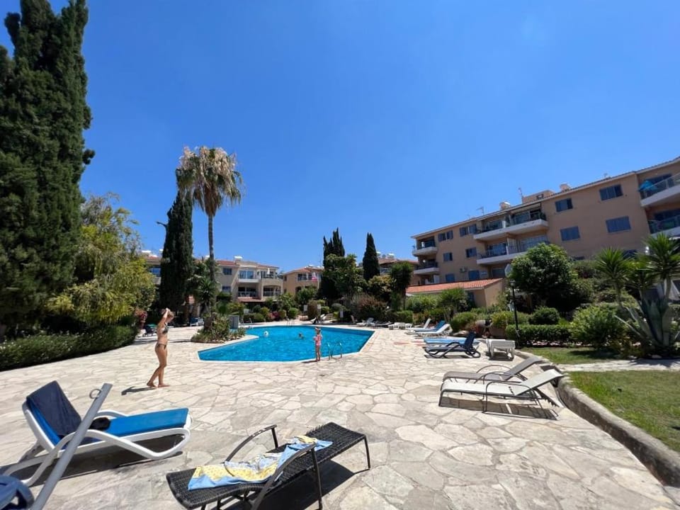 Property building, Garden, Garden view, Pool view, Swimming pool, sunbed