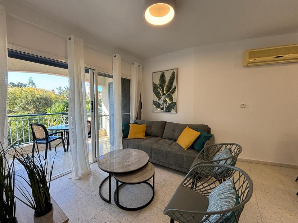 Patio, Balcony/Terrace, Living room, Seating area, air conditioner