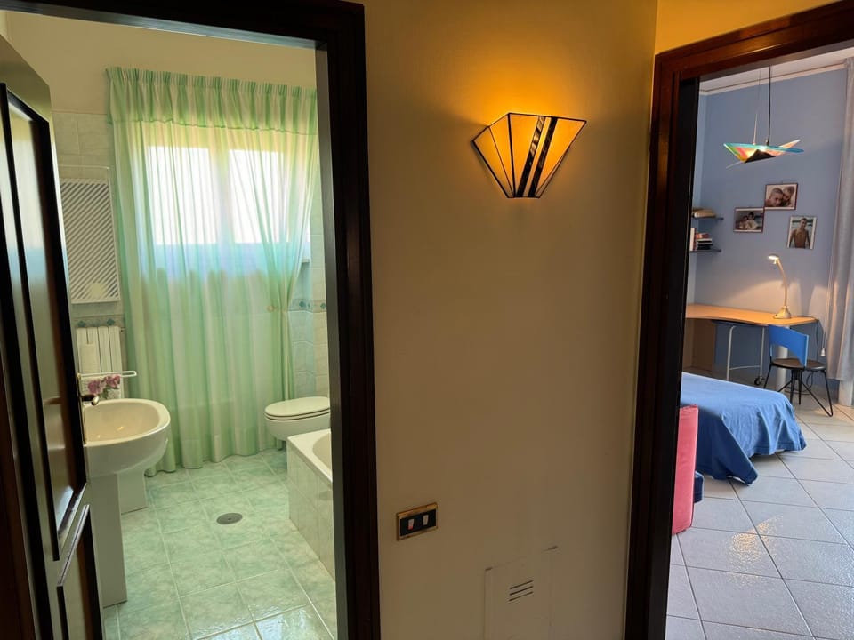 Bed, Bathroom