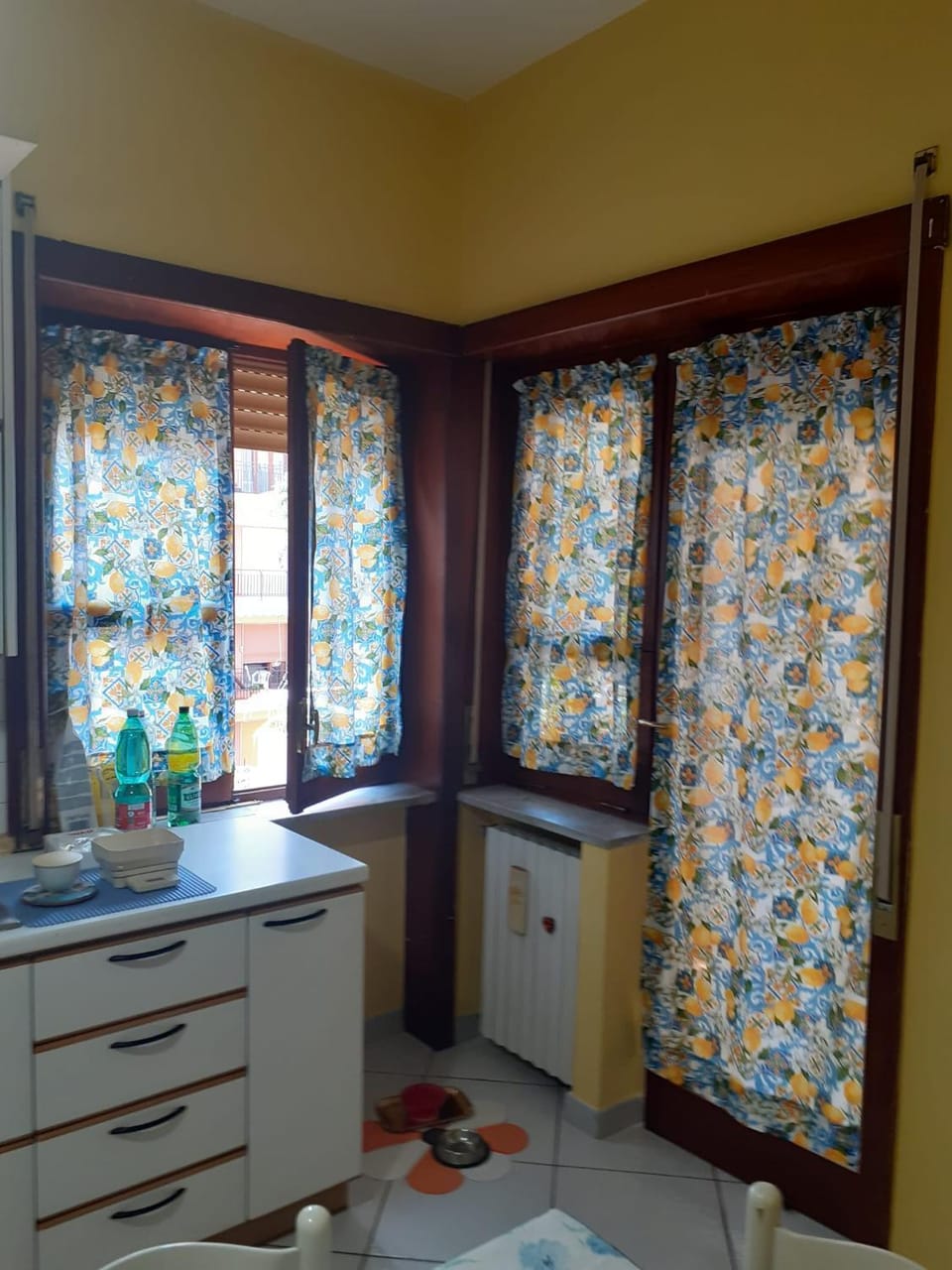 Kitchen or kitchenette, Internal: Not applicable to any particular room