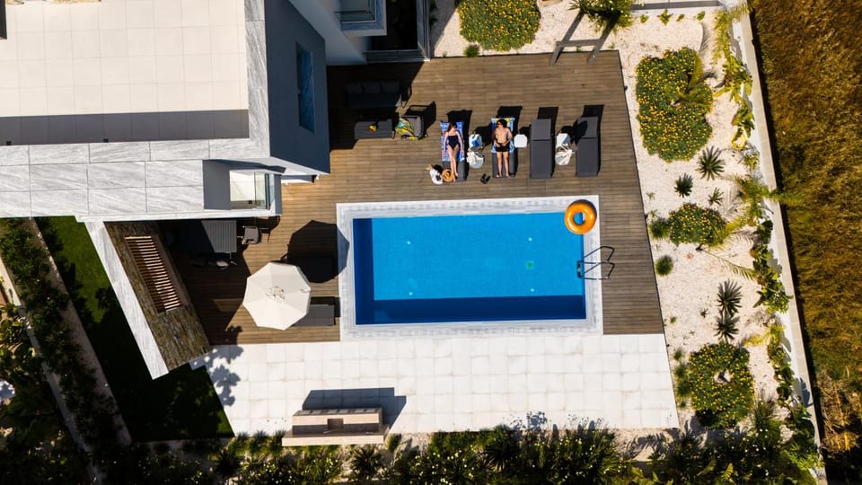 Property building, Day, Bird's eye view, Pool view, Swimming pool, sunbed