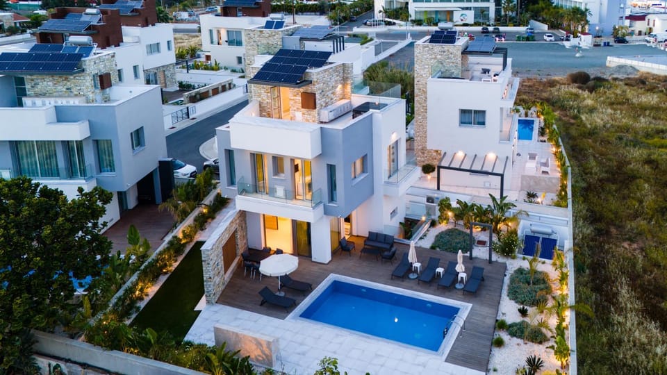 Property building, Bird's eye view, sunbed