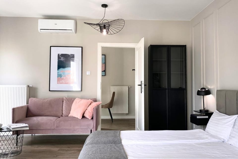 Photo of the whole room, Seating area, Bedroom