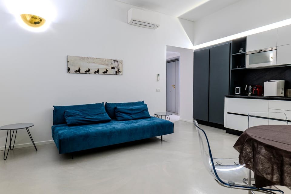 Coffee/tea facilities, Kitchen or kitchenette, Living room, Seating area, Dining area, air conditioner