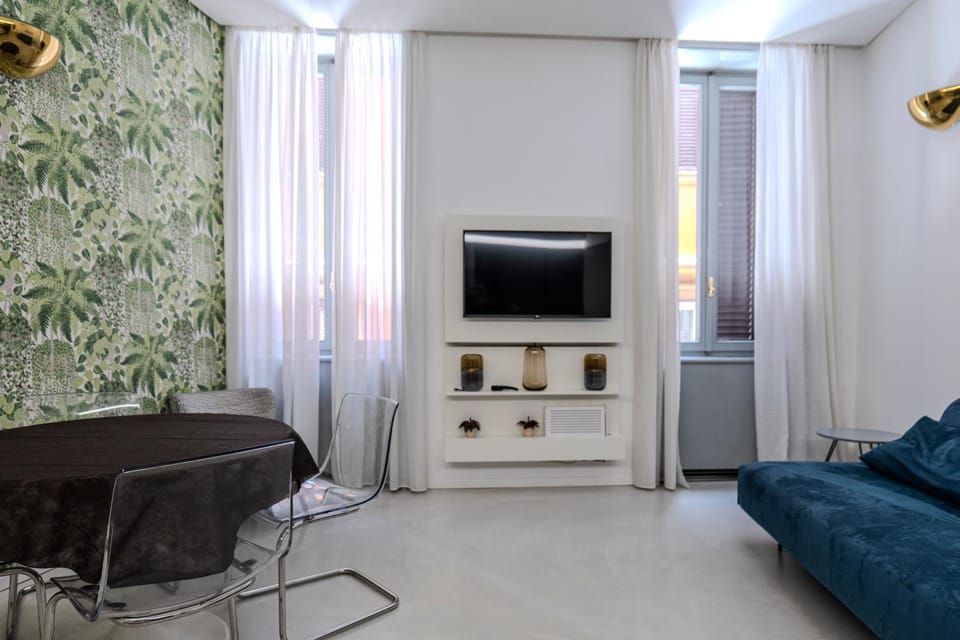 TV and multimedia, Living room, Seating area, Evening entertainment