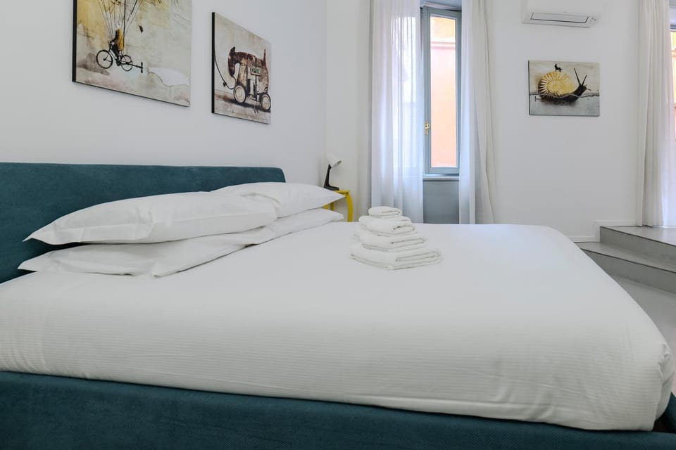 Bed, Photo of the whole room, Bedroom, towels, air conditioner