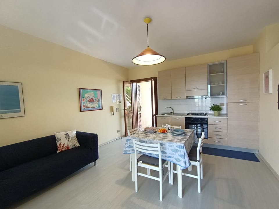 Kitchen or kitchenette, Living room, Dining area