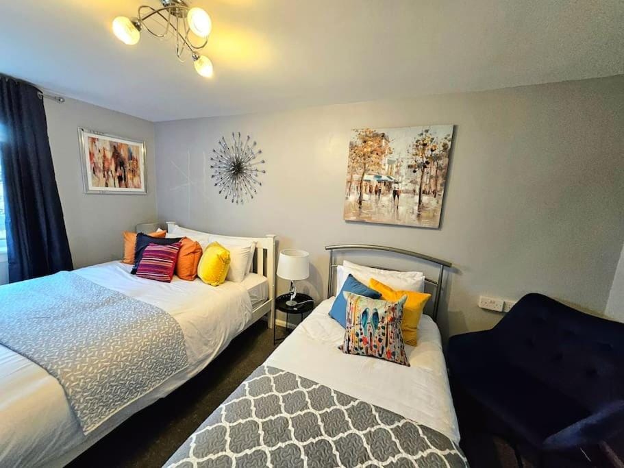 Bed, Photo of the whole room, Bedroom
