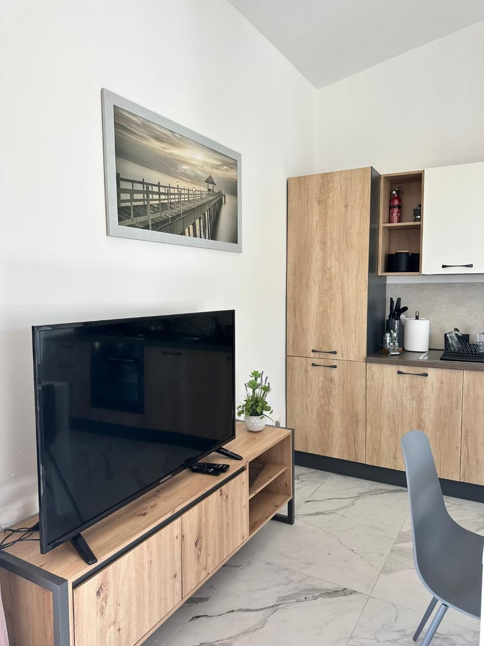 Communal lounge/ TV room, TV and multimedia, Coffee/tea facilities, Kitchen or kitchenette, Evening entertainment, minibar