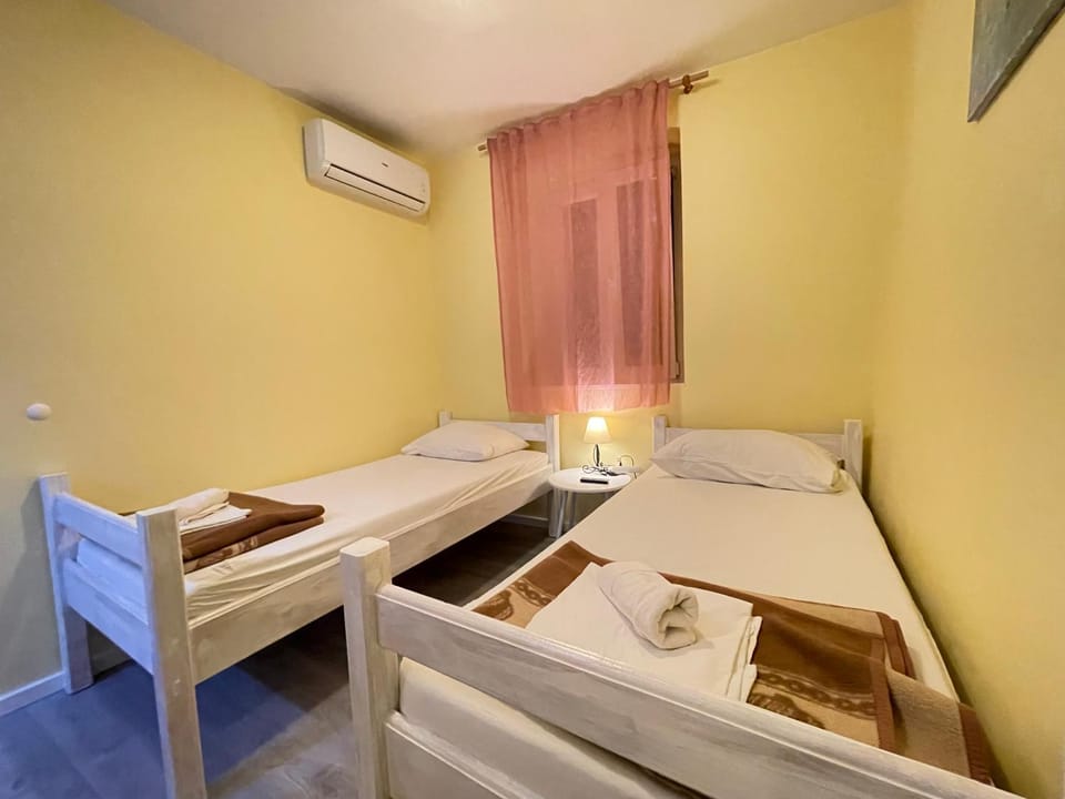 towels, air conditioner