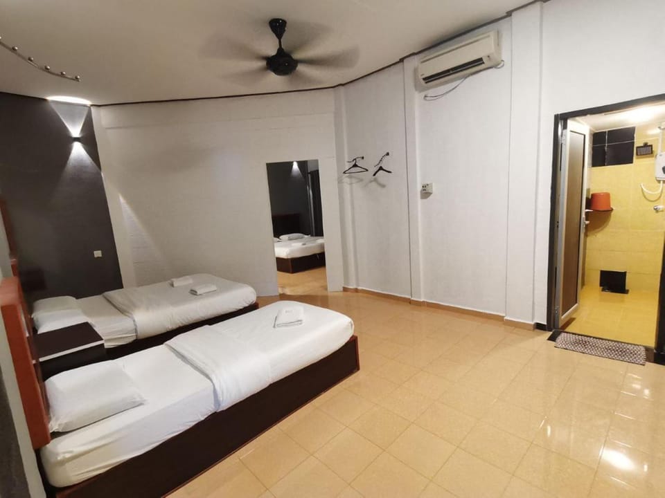 Bed, Photo of the whole room, Bedroom, wardrobe, air conditioner