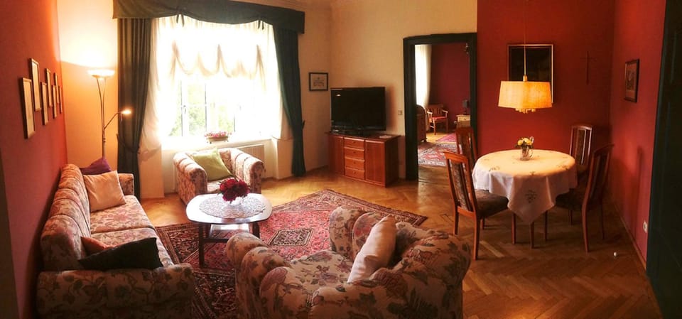 TV and multimedia, Living room, Photo of the whole room, Seating area