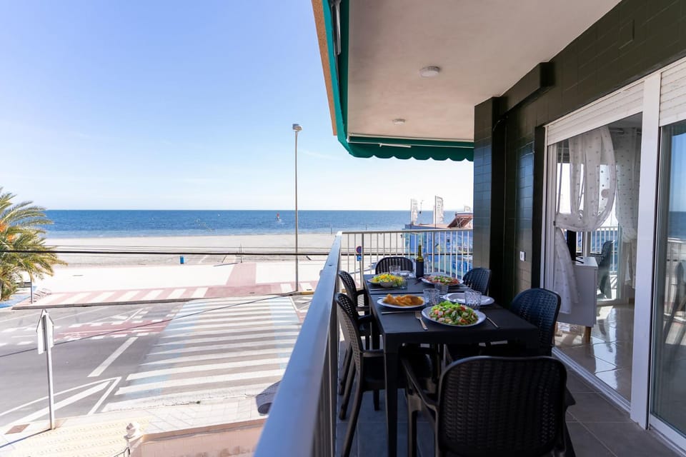 Natural landscape, View (from property/room), Balcony/Terrace, Dining area, Sea view