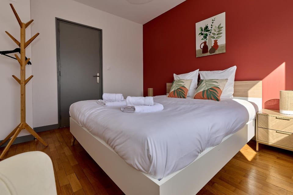 Bed, Photo of the whole room, Bedroom