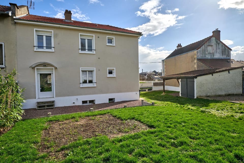Property building, Spring, Day, Garden, Garden view