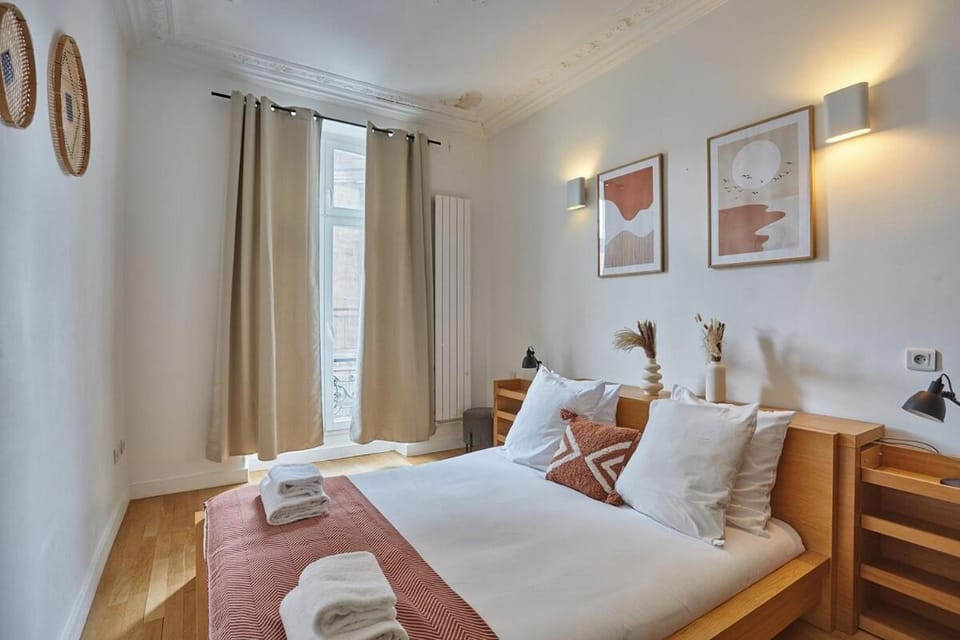 Apartment Center of Paris Montmartre by Studio prestige Apartment in Paris