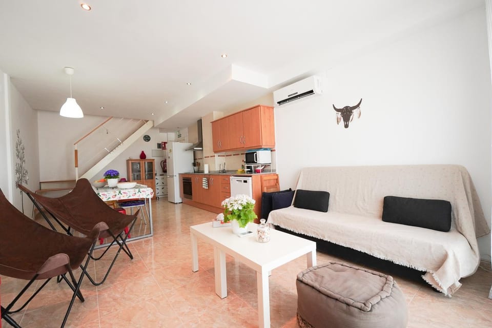 Kitchen or kitchenette, Living room, Seating area, Dining area, oven, stove, air conditioner