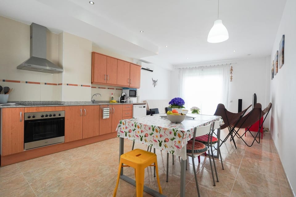 Kitchen or kitchenette, Living room, Seating area, Dining area, dishwasher, minibar, oven, pet friendly, stove
