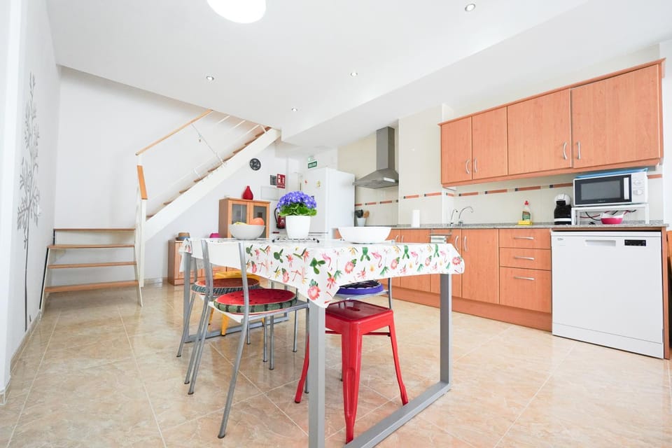 Kitchen or kitchenette, Dining area, dishwasher, oven