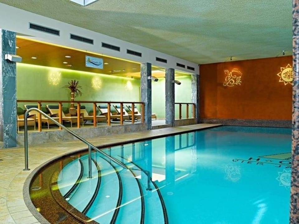 Swimming pool, Swimming pool