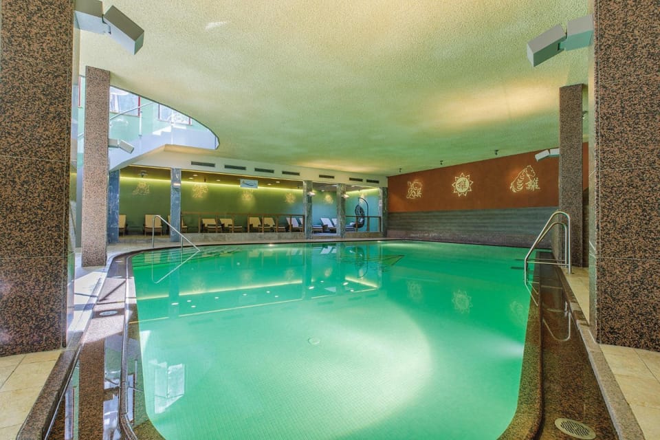 Swimming pool, Swimming pool