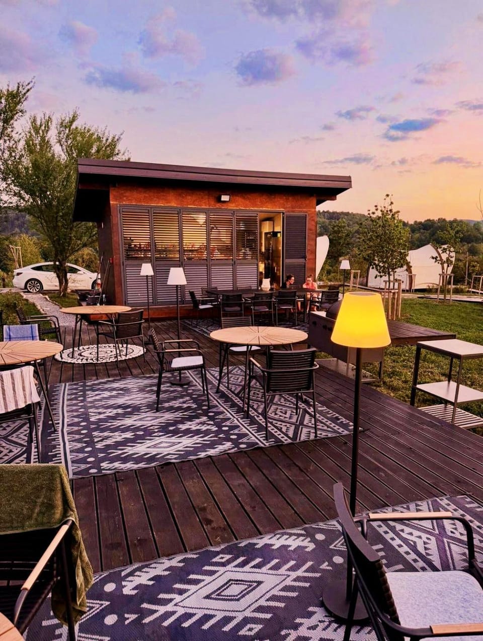 Patio, Restaurant/places to eat, Day, Balcony/Terrace, Seating area, Communal kitchen