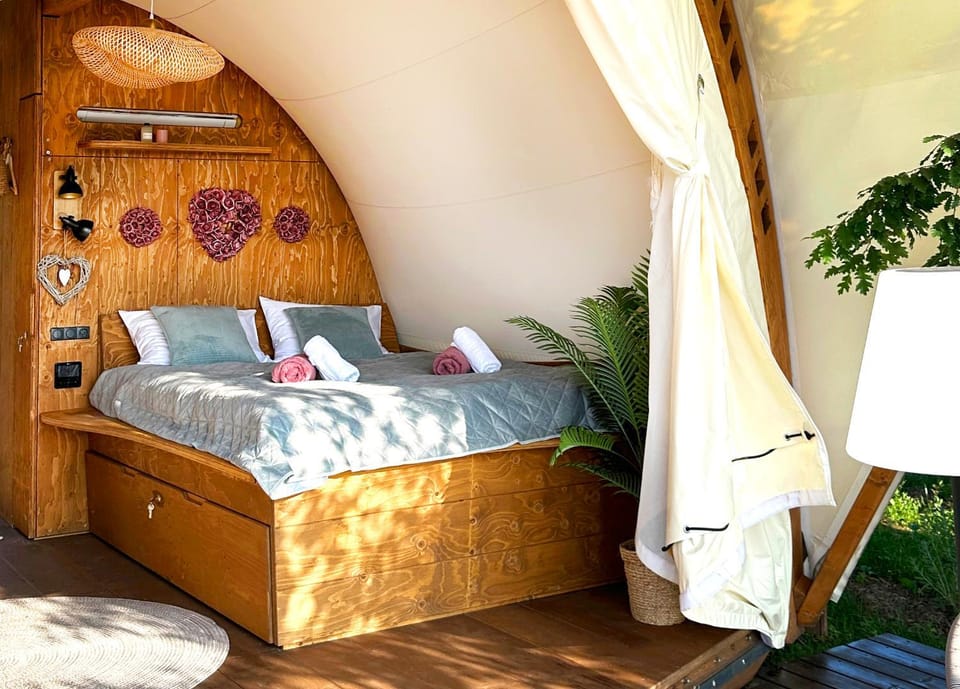 Bed, Photo of the whole room