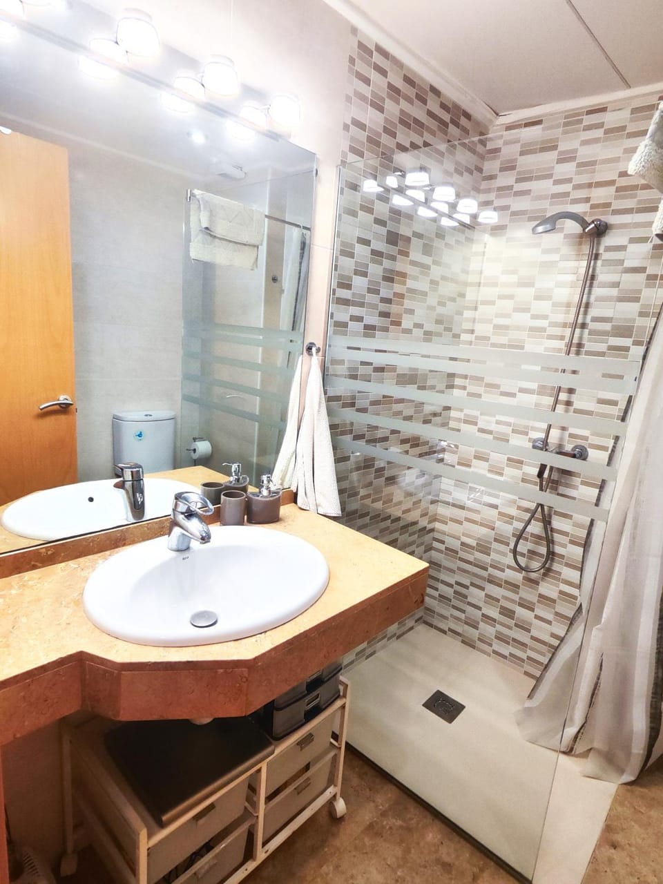 Shower, Bathroom, towels