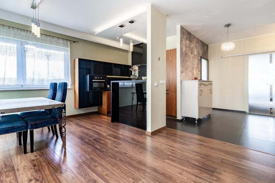 Kitchen or kitchenette, Dining area, dishwasher, pet friendly, stove