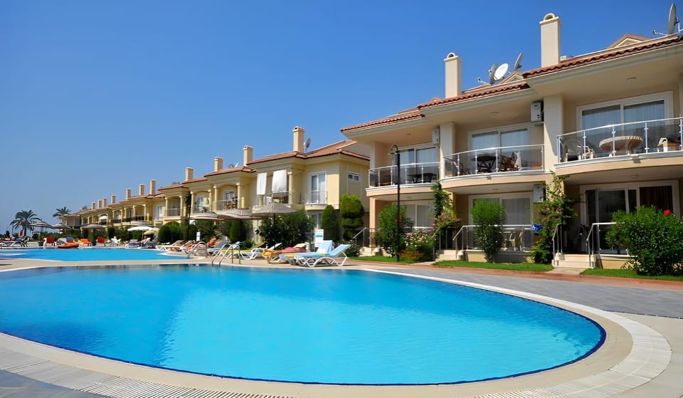Property building, Day, Swimming pool