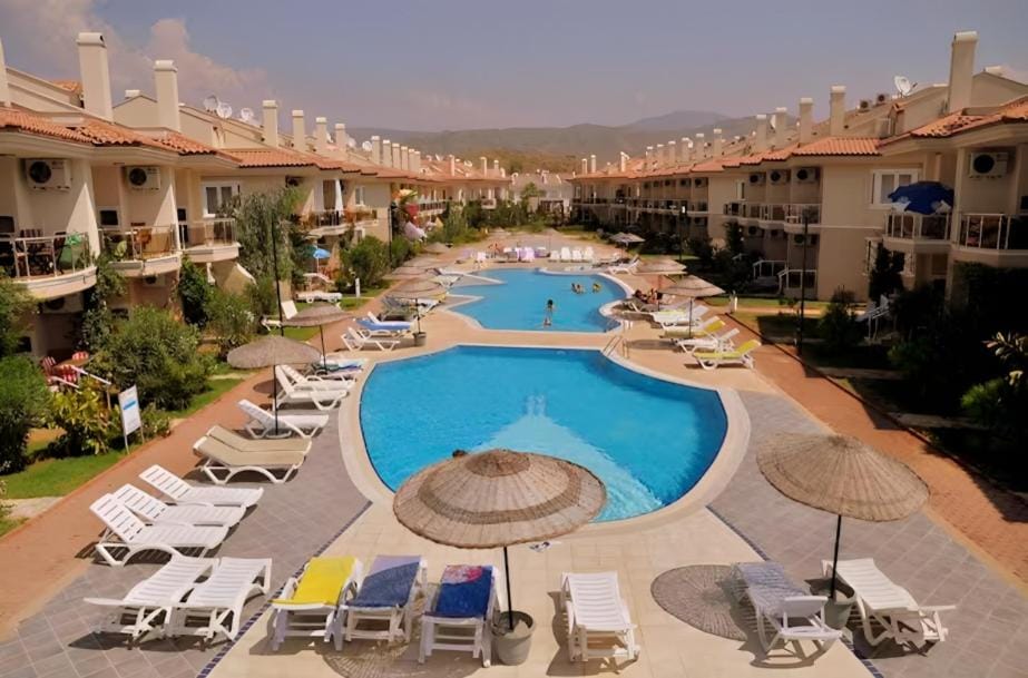 Property building, Day, Natural landscape, Mountain view, Pool view