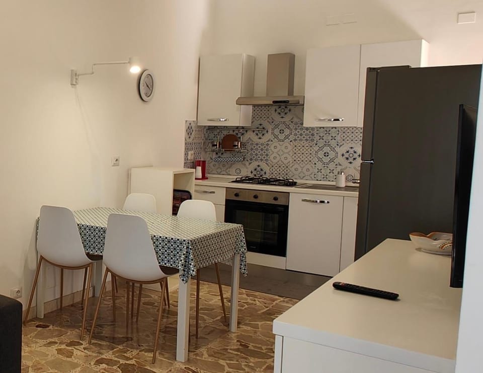 Kitchen or kitchenette, Kitchen or kitchenette