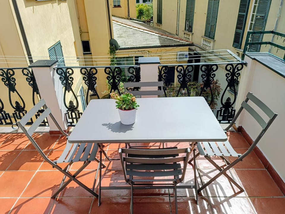 View (from property/room), Balcony/Terrace, City view