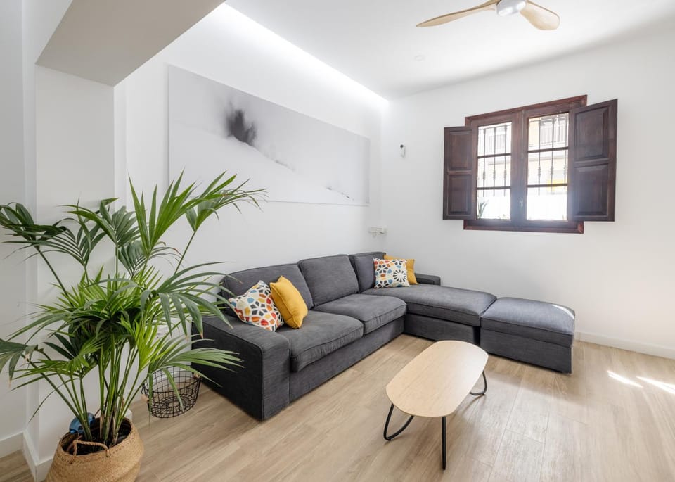 TV and multimedia, Living room, Seating area, fireplace