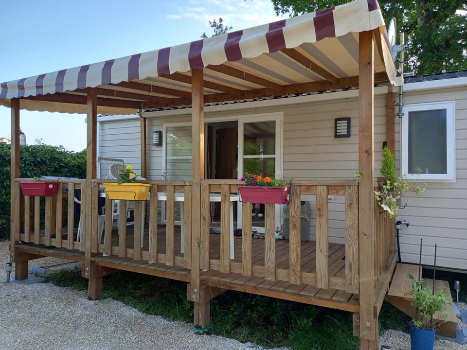Patio, Garden, Internal: Not applicable to any particular room