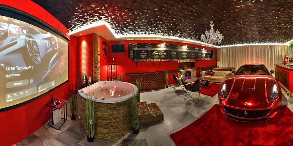 Hot Tub, Living room, Seating area