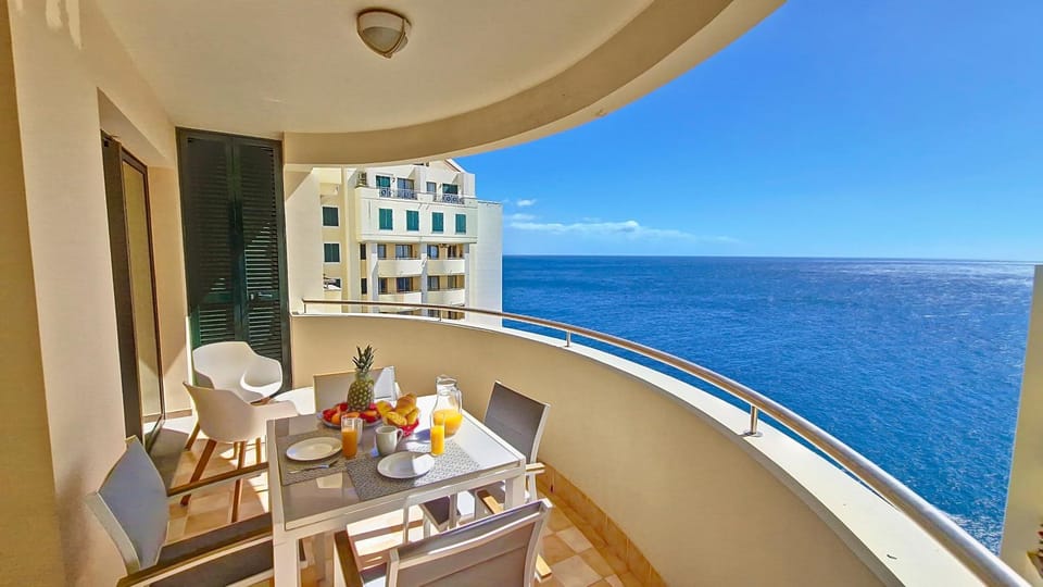 View (from property/room), Balcony/Terrace, Sea view