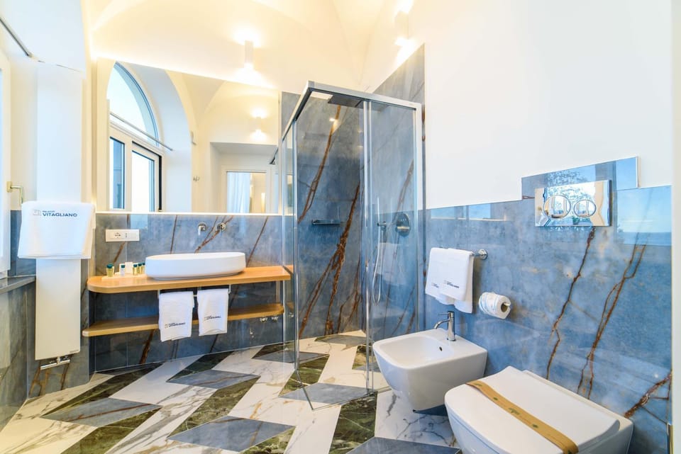 Shower, Toilet, Bathroom, bidet, towels