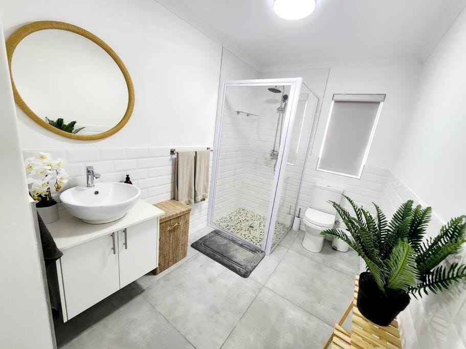 Shower, Toilet, Bathroom, towels