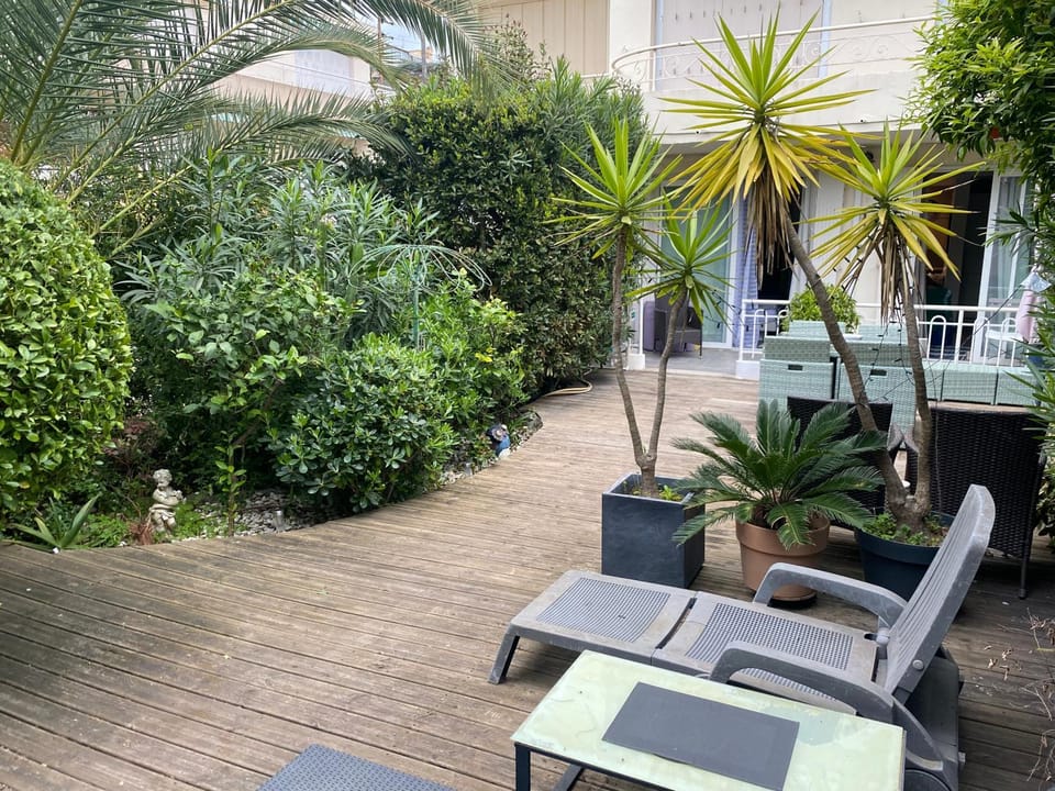 Stylish Cannes Apartment,only 60m to Sandy Beach, Privat 80m2 Garden, Central Location Apartment in Cannes