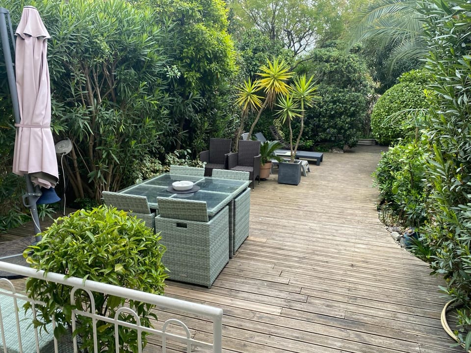 Stylish Cannes Apartment,only 60m to Sandy Beach, Privat 80m2 Garden, Central Location Apartment in Cannes