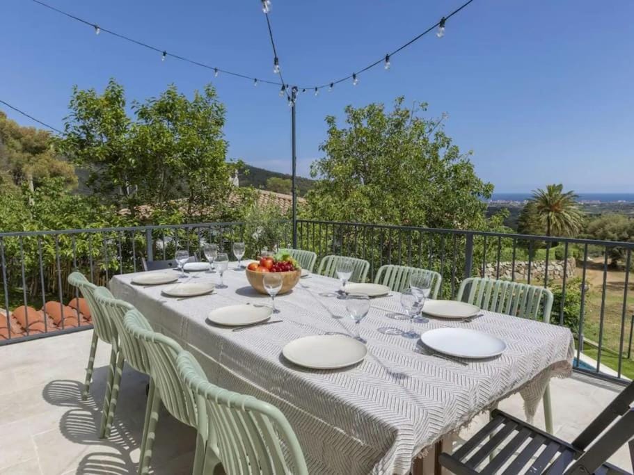 Panoramic views and pool in Villa del Alba Villa in Baix Empordà