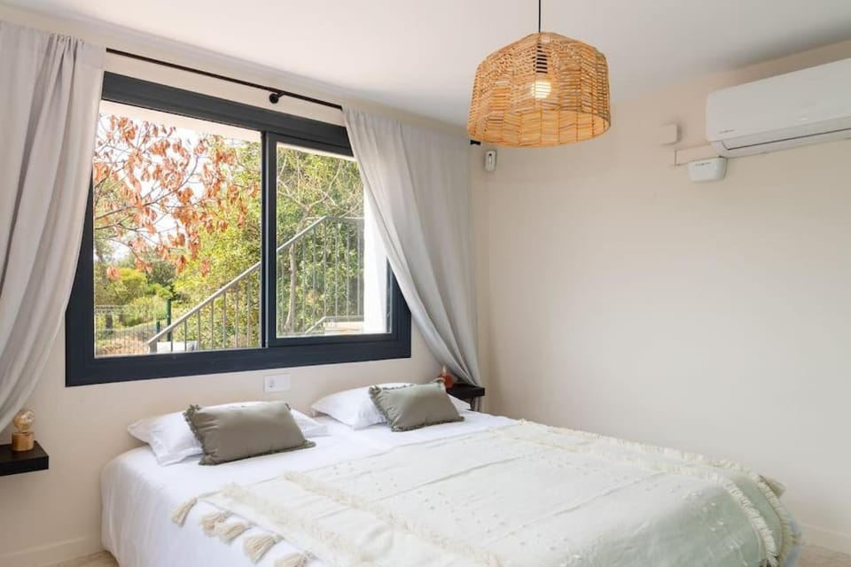 Panoramic views and pool in Villa del Alba Villa in Baix Empordà