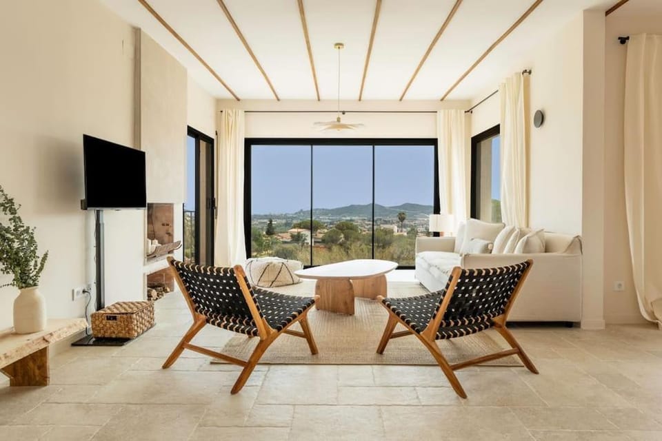 Panoramic views and pool in Villa del Alba Villa in Baix Empordà