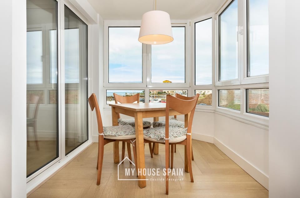MyHouseSpain - Primera línea de playa Apartment in Gijón