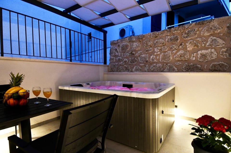 Hot Tub, Balcony/Terrace